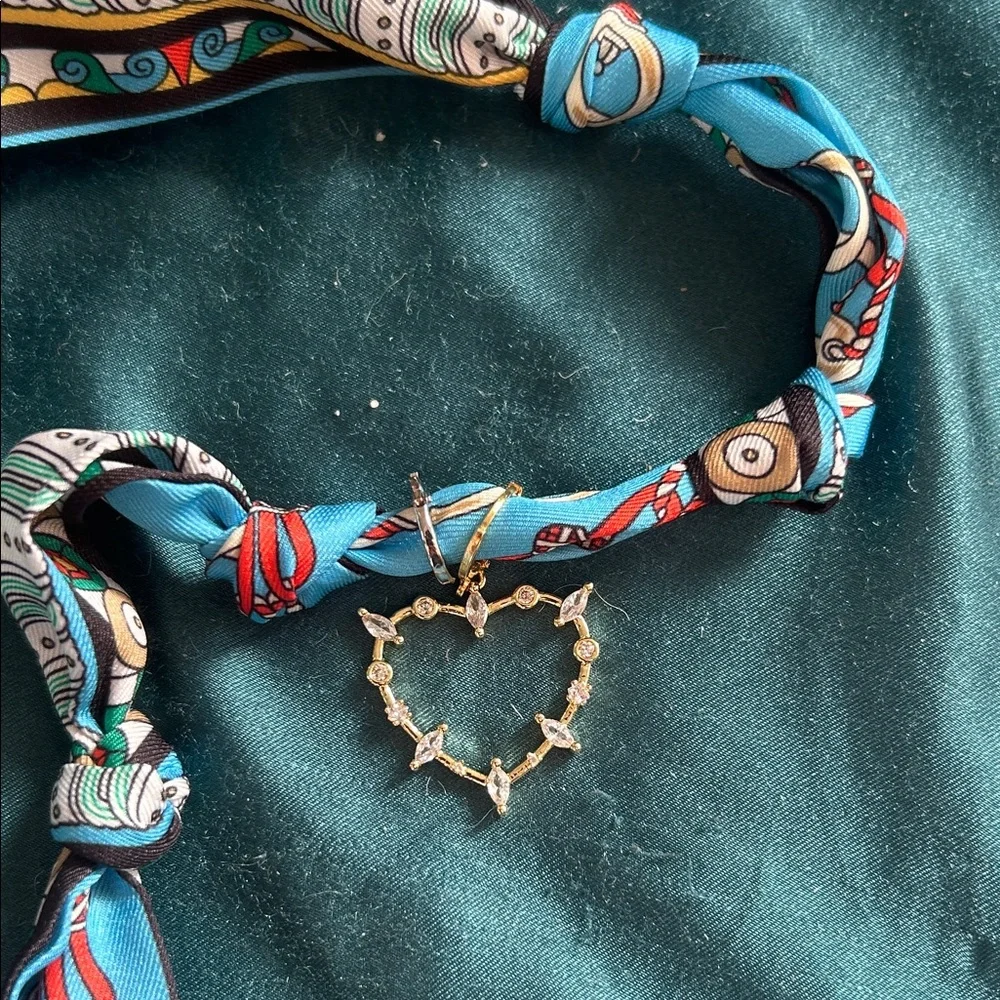 100% silk. Made in France. High quality scarf bracelet. With gold heart pendant! - Picture 6 of 16